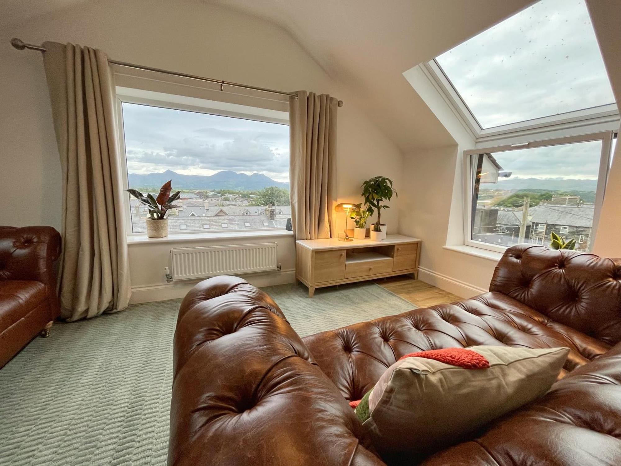 Porthmadog, Sleeps 11, 5 Bedrooms, 5 Bathrooms, Mountain Views 外观 照片
